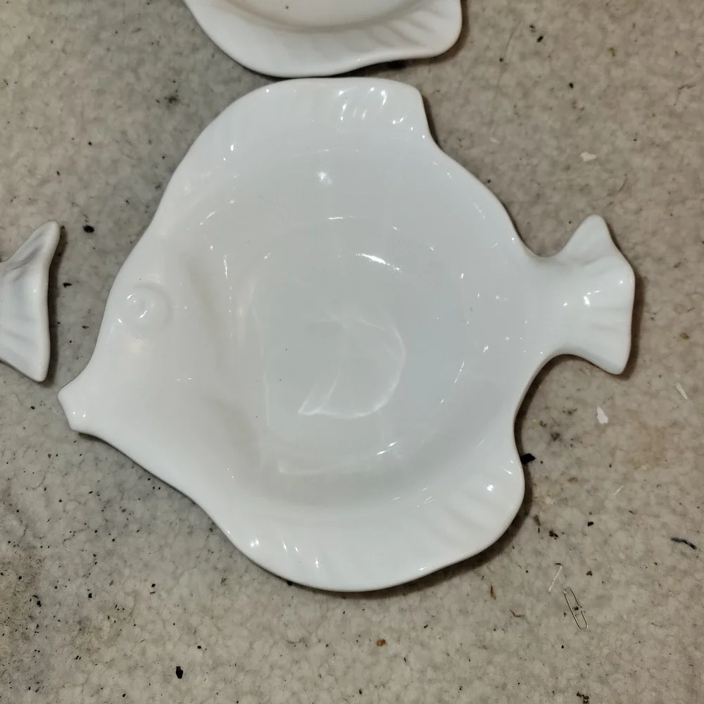 Crate & Barrel Fish Shaped Condiment Bowls Set‎ of 4 White Porcelain Italy...
